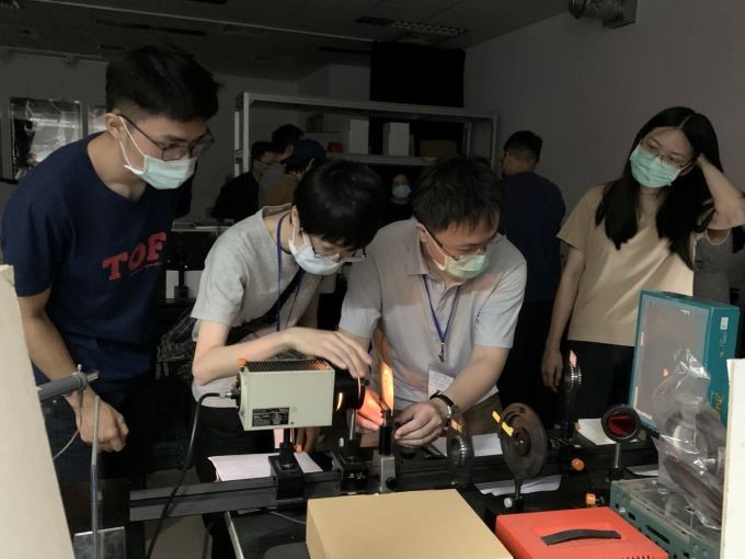 AI技術改變傳統翻譯職涯，譯者成功轉職半導體工程師